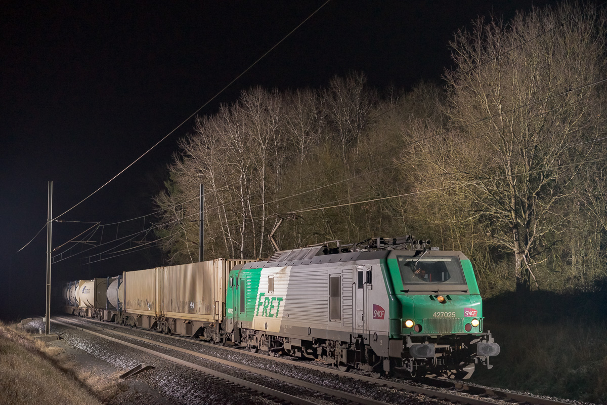 BB27000 de la SNCF de nuit